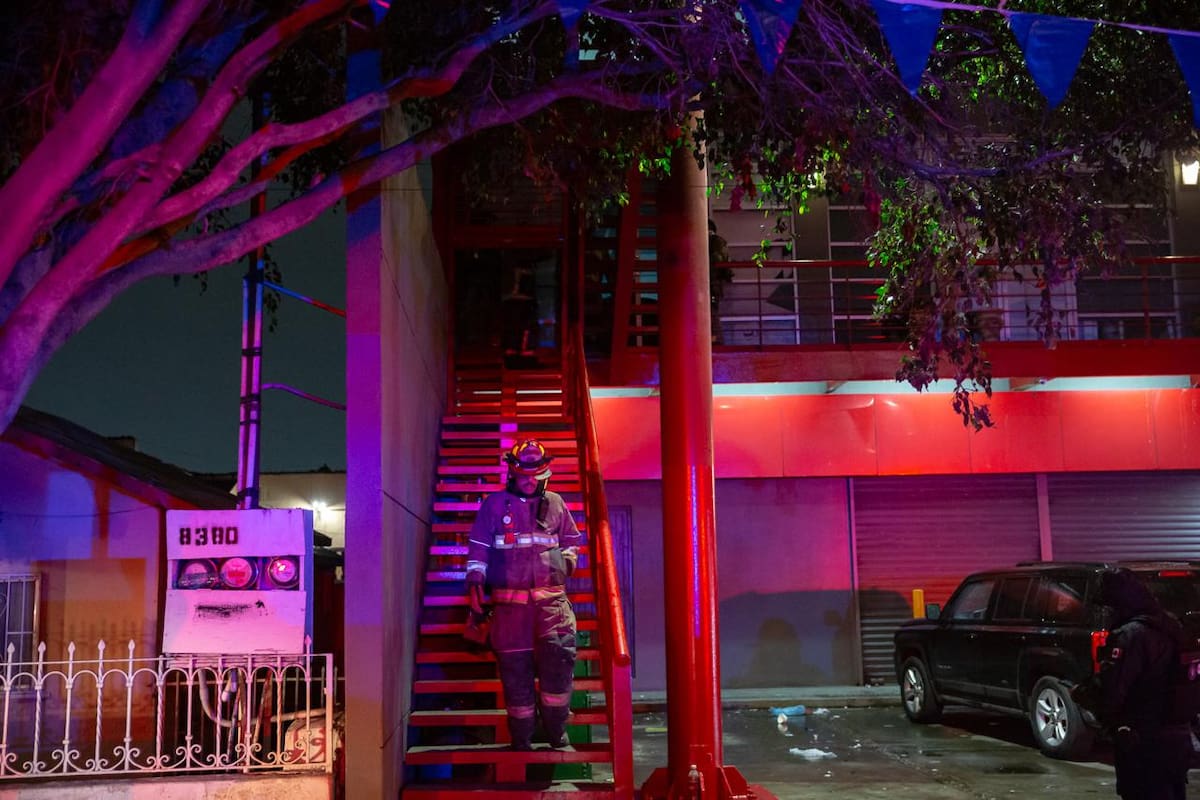 Humo al interior del local fue provocado por comida olvidada al fuego; no hubo personas lesionadas. Foto: Border Zoom