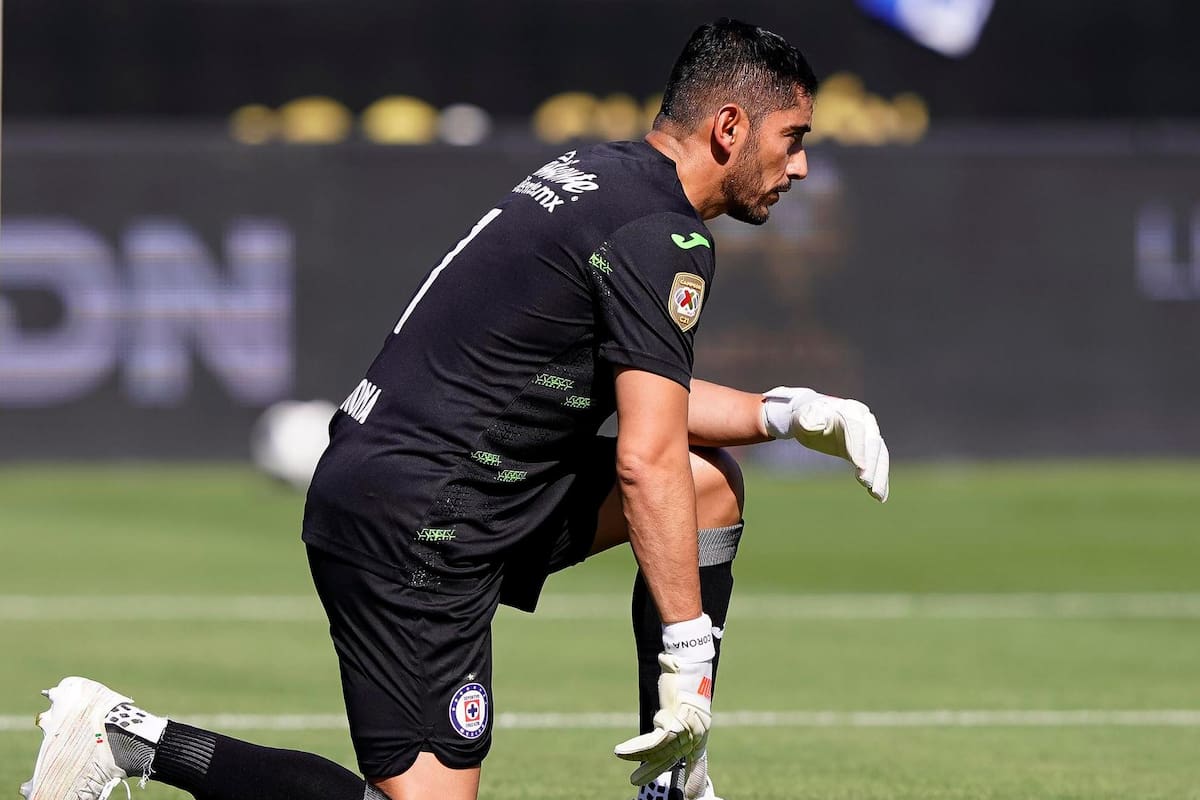 Liga MX: ‘Chuy’ Corona sufre fractura y estará fuera de Cruz Azul varias semanas
