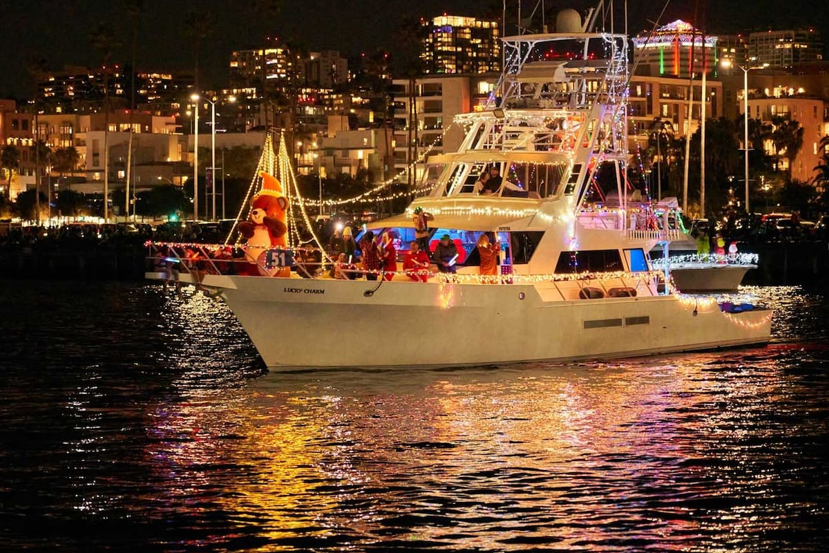 La Bahía de San Diego se ilumina con el tema ‘Una Navidad de Otro Mundo’