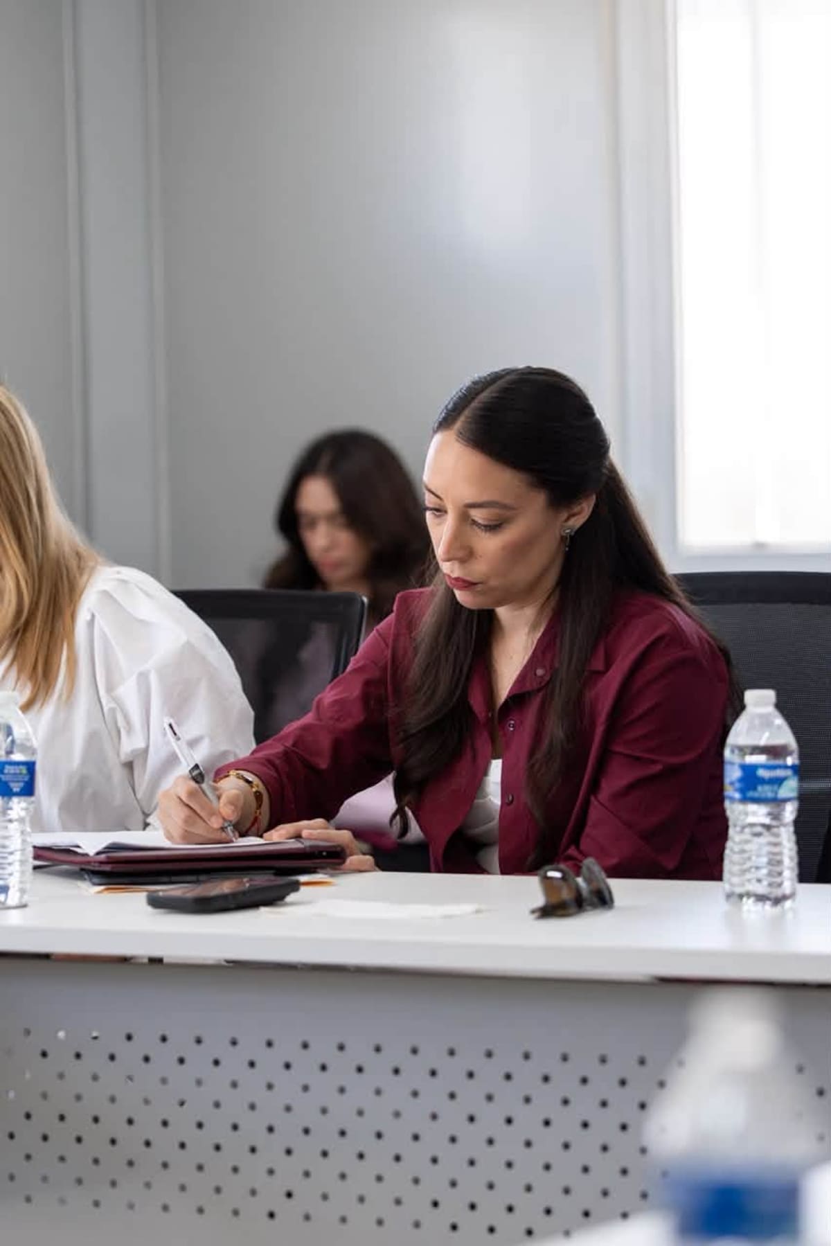 La senadora con licencia Julieta Ramírez destacó la importancia de recuperar espacios públicos y fortalecer la participación ciudadana durante un encuentro con la asociación Todos Somos Mexicali.
Fotos: Cortesía.