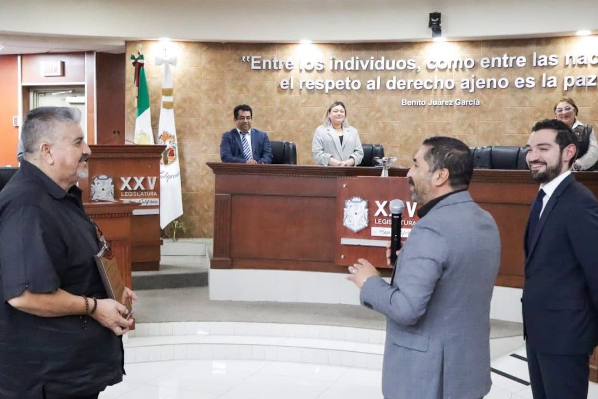 Declaran benemérita a la escuela primaria ‘Benito Juárez’ de Tijuana