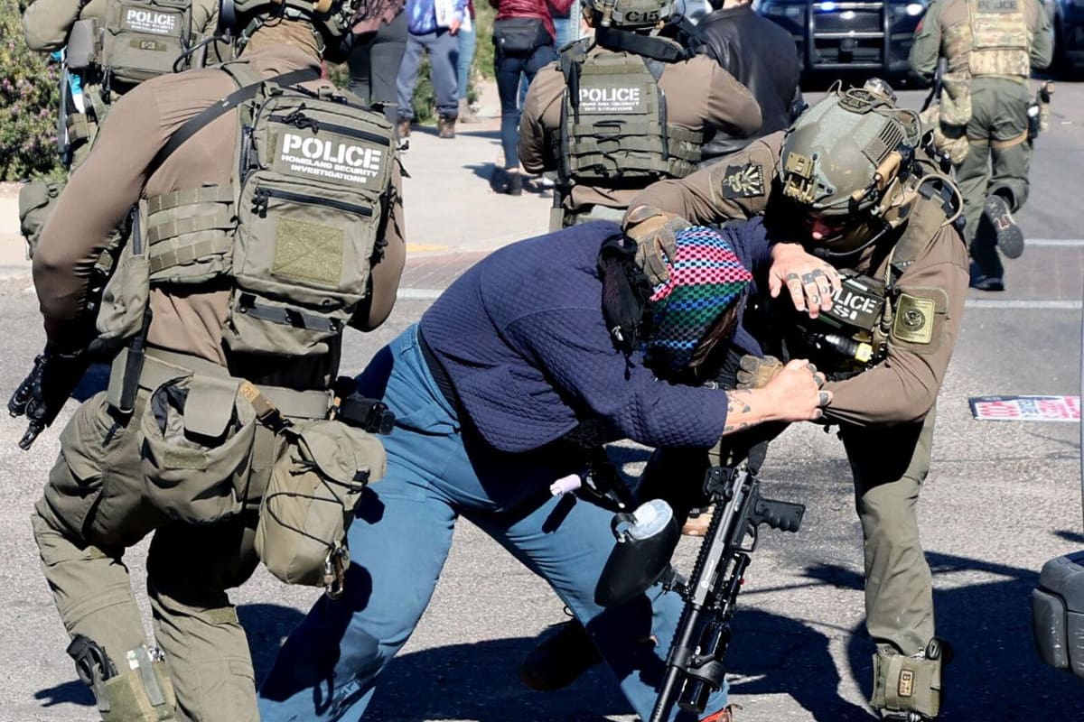 Comunidad de Tucson responde con movilizaciones masivas tras redadas que detuvieron a 46 personas de origen mexicano en restaurantes y viviendas