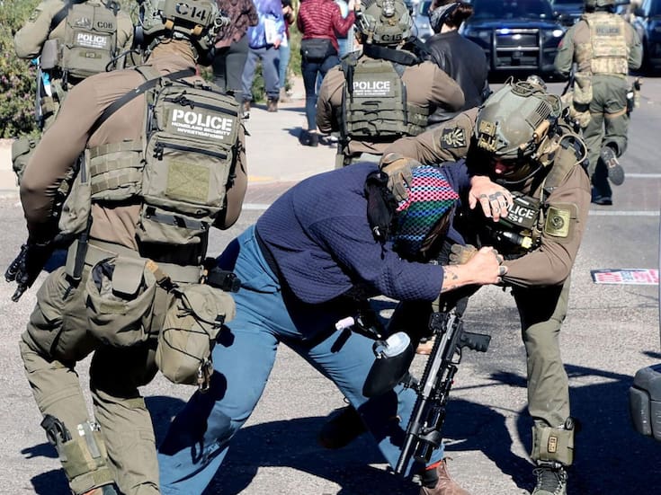 Comunidad de Tucson responde con movilizaciones masivas tras redadas que detuvieron a 46 personas de origen mexicano en restaurantes y viviendas