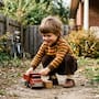 Psicólogo explica por qué la generación nacida entre 1960 y 1970 vivió una niñez más sencilla y autónoma, con juegos en la calle, largos periodos de ocio y responsabilidades