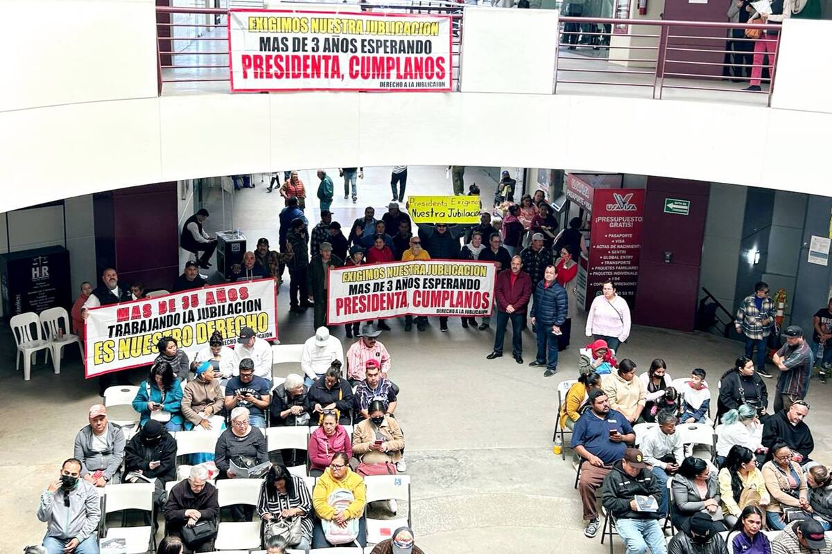 Burócratas de Ensenada exigen jubilaciones al Ayuntamiento