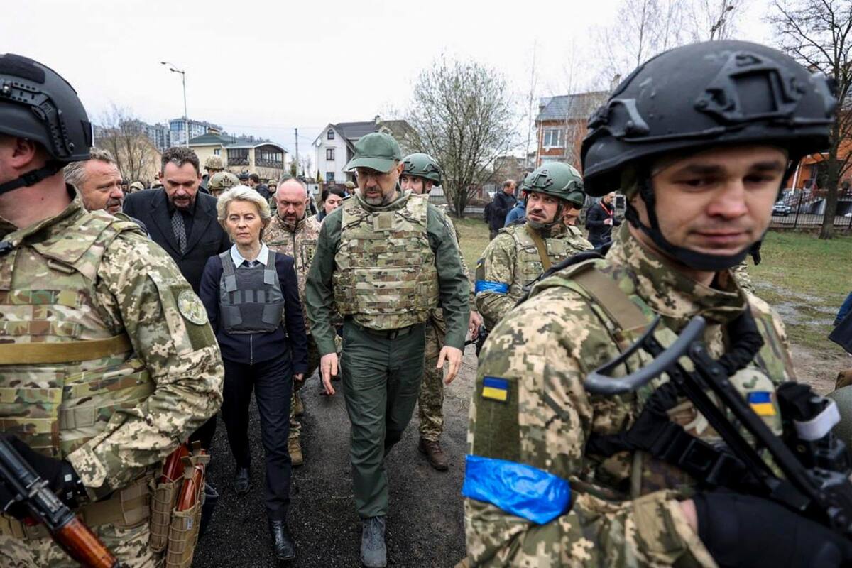 Invasión de Rusia a Ucrania: Bucha es recorrida por autoridades europeas tras reportes de cuerpos en las calles