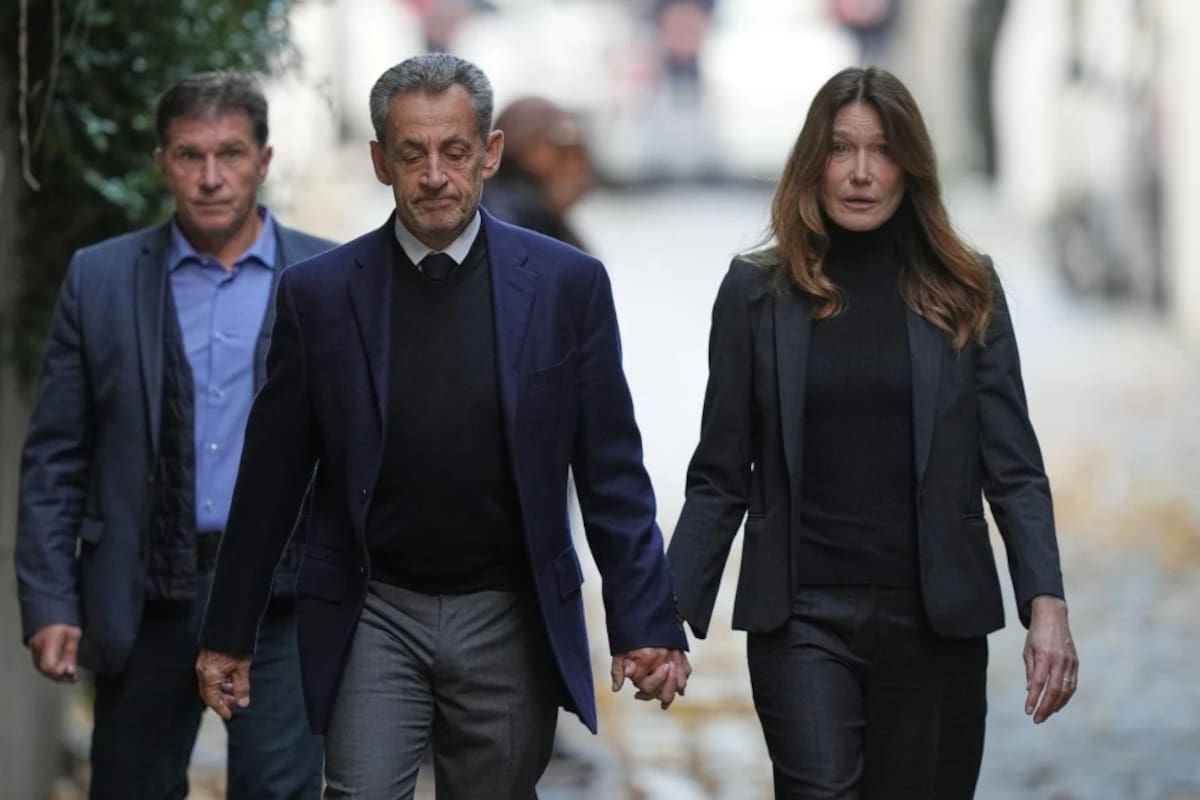 El expresidente francés, Nicolas Sarkozy y su esposa, Carla Bruni-Sarkozy. | Crédito: AP