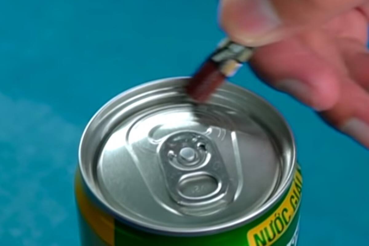La razón por la que se puede abrir una lata de refresco solo frotando