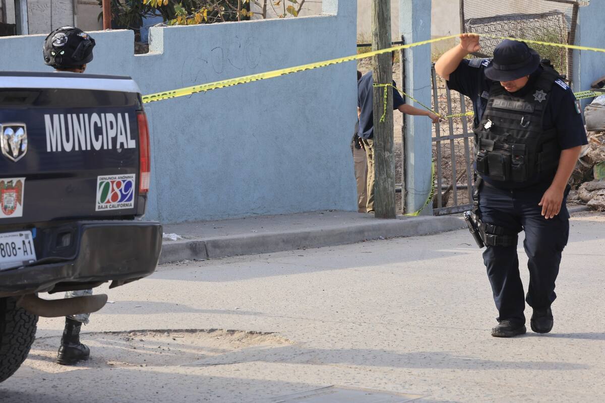 Un hombre de unos 60 años fue asesinado de un disparo en la cabeza en un predio de la colonia Niño Artillero; el agresor huyó y la FGE investiga. Foto: Sergio Ortiz