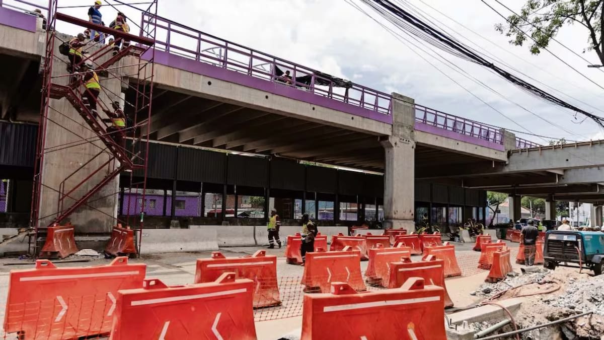Una empresa pintó de morado parte de la infraestructura vial de la CDMX, incumplió la norma y ahora absorberá el gasto de las correcciones realizadas