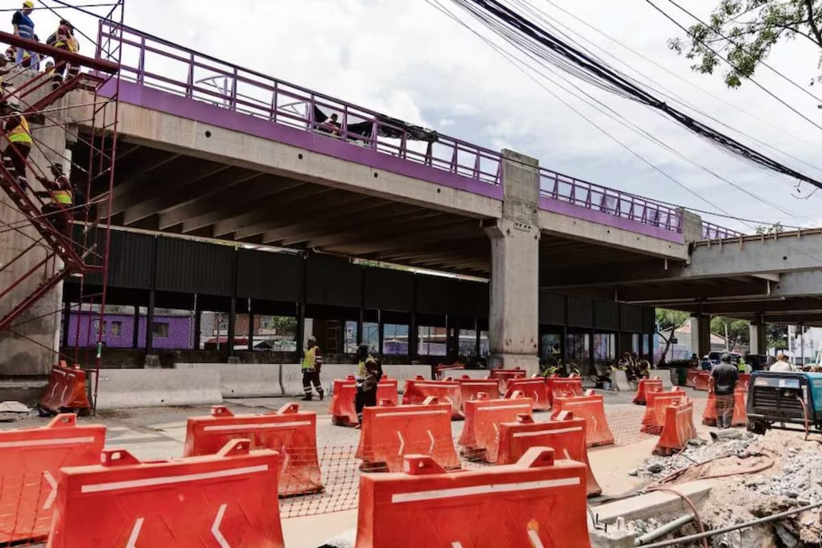 Una empresa pintó de morado parte de la infraestructura vial de la CDMX, incumplió la norma y ahora absorberá el gasto de las correcciones realizadas