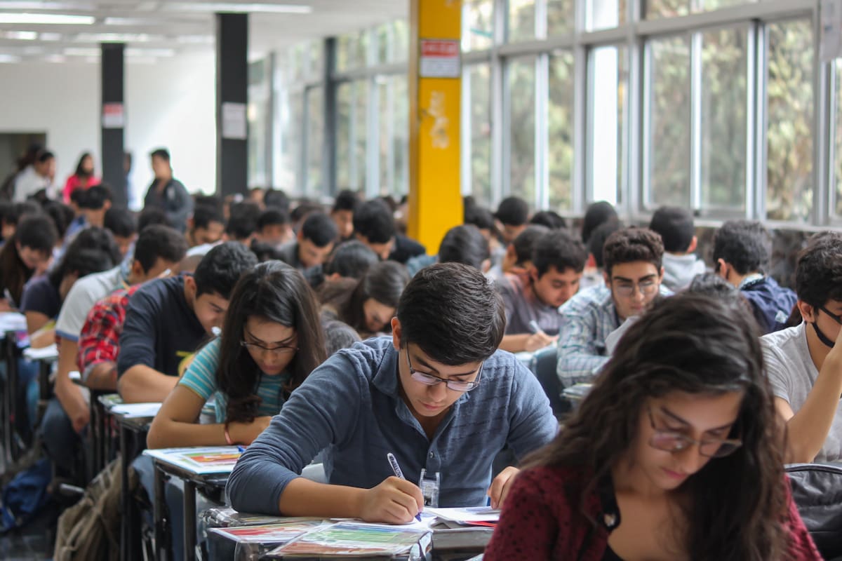 ¿Quieres una beca de 5,800 pesos para la Universidad? Abrirán registro de las becas “Jóvenes Escribiendo el Futuro”