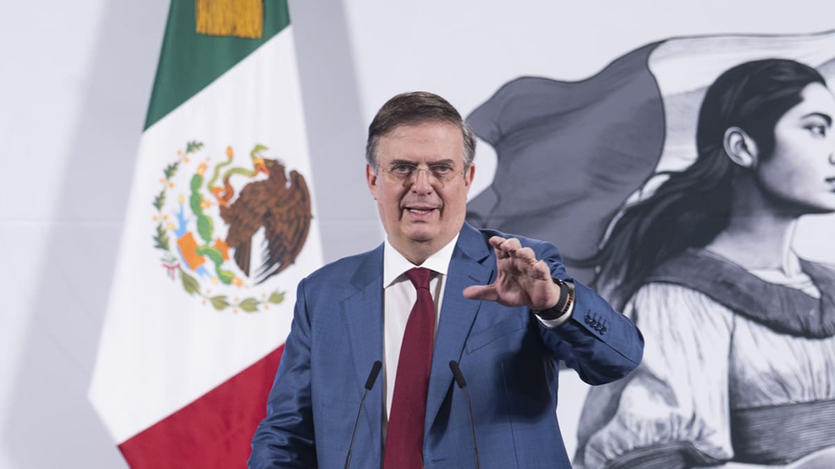 El hijo de Marcelo Ebrard residió seis meses en la embajada de México en Londres entre 2021 y 2022 sin que exista registro público sobre la autorización de esa estancia