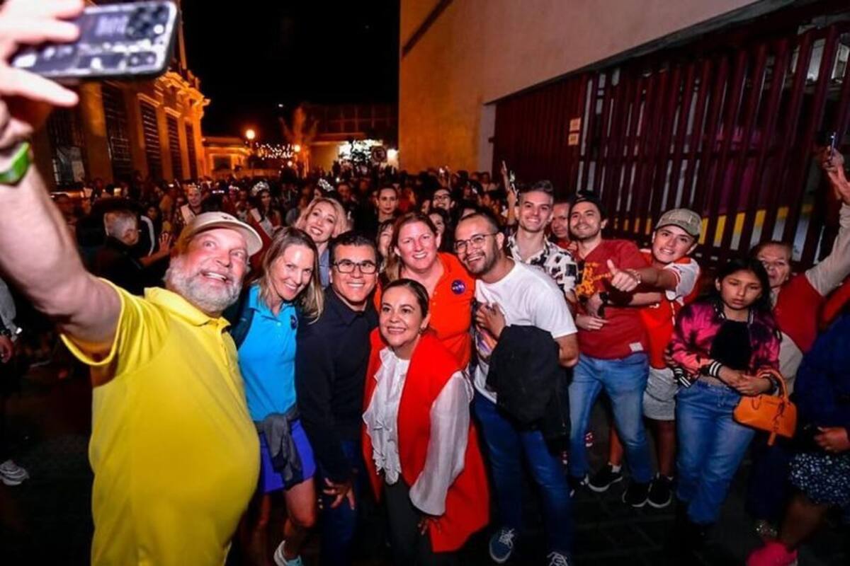Científicos de la NASA asisten a la “callejoneada” en Mazatlán