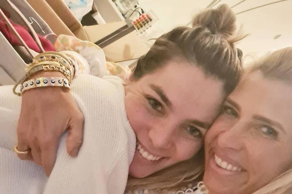 Frida Sofía en brazos de la esposa de su papá luego de que Ale Guzmán dijera que añora abrazarla
