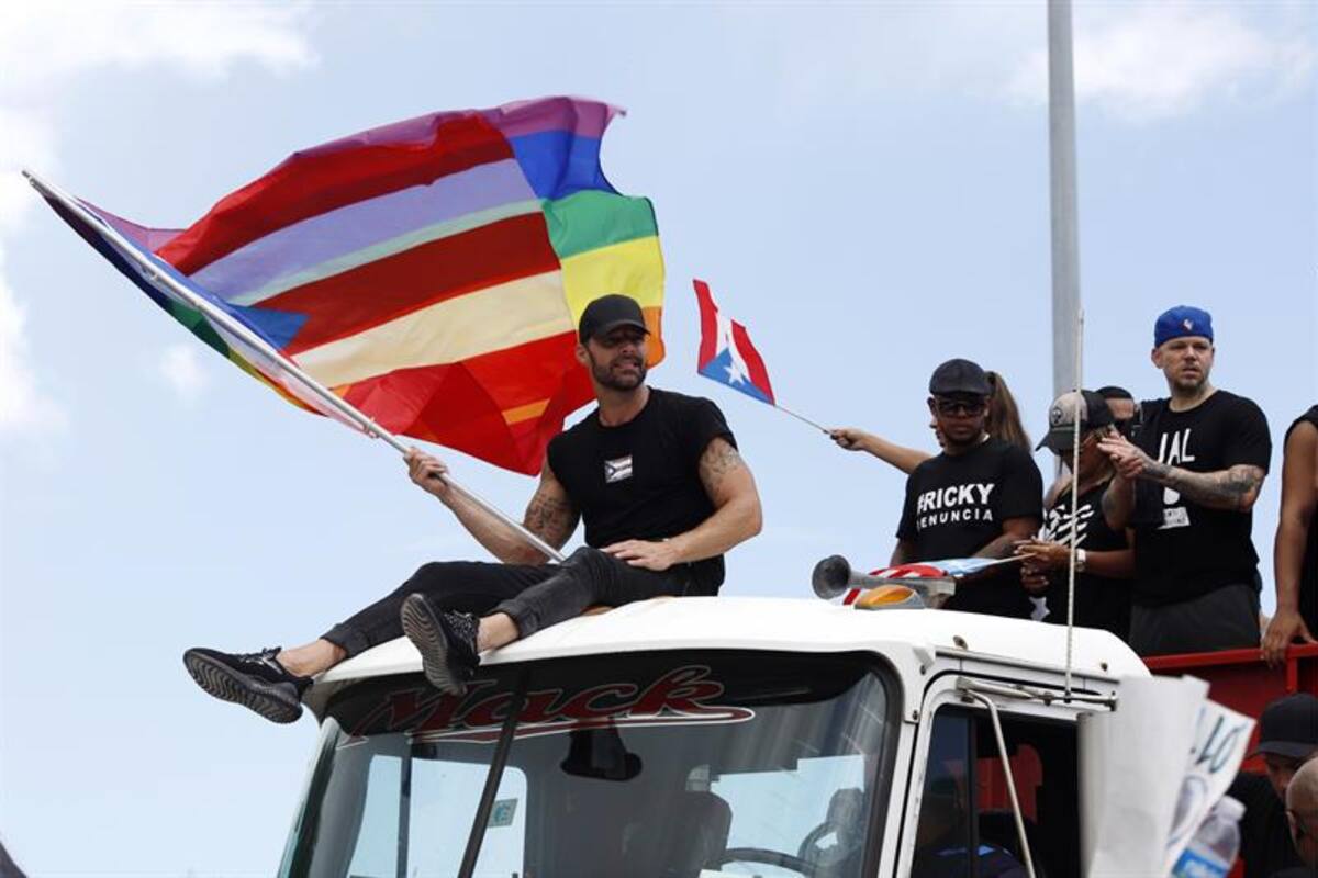 Miles de manifestantes exigen renuncia de gobernador de Puerto Rico