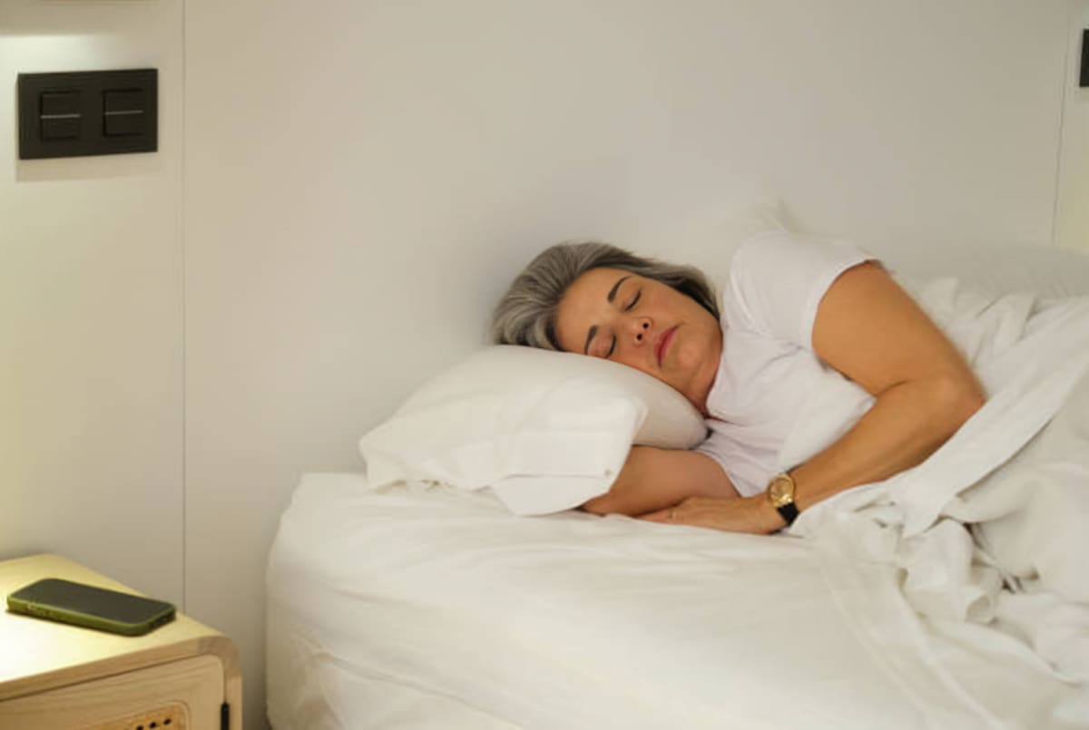 ¿Duermes peor después de los 50 Expertos advierten sobre los riesgos de automedicarse | Foto: Especial
