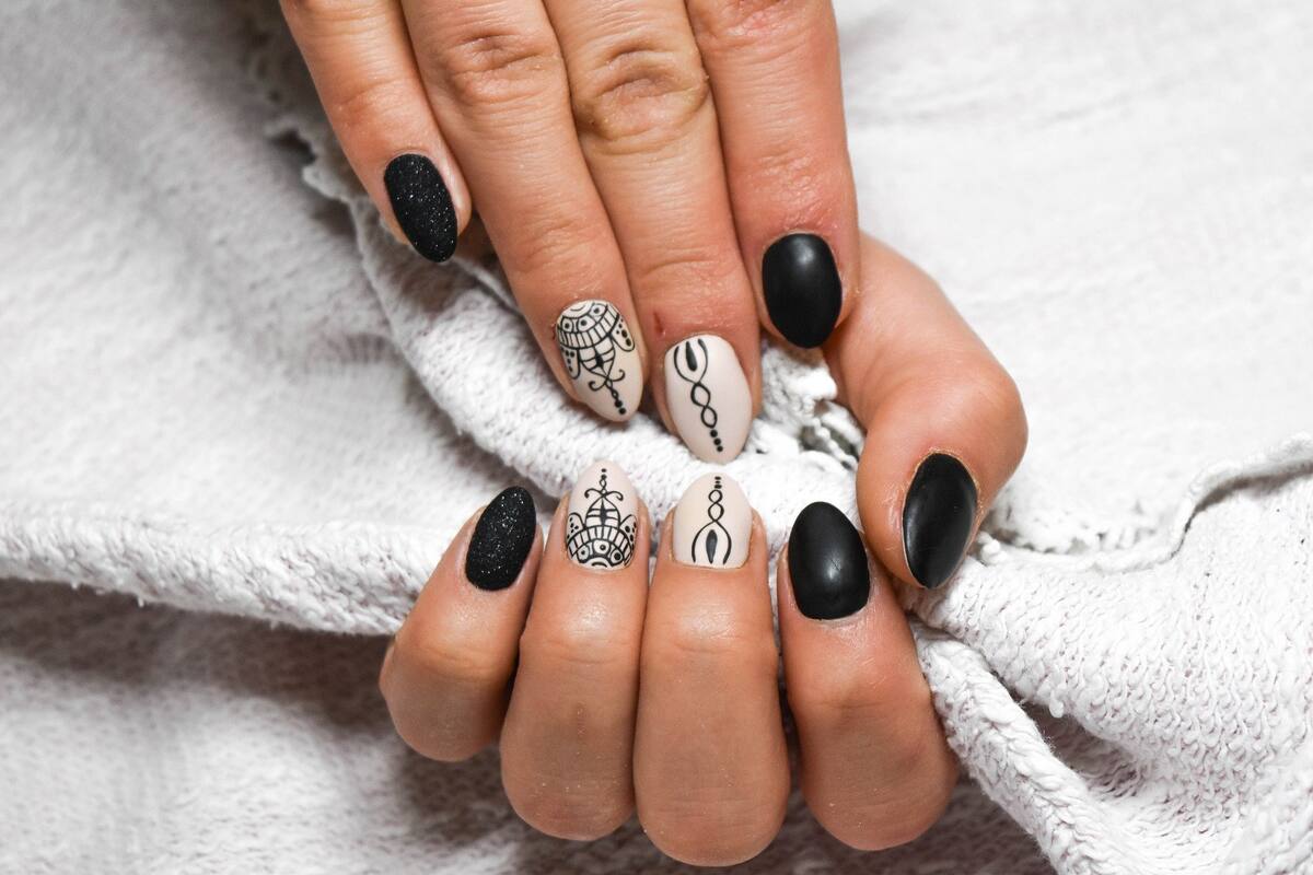 ¿Uñas largas y postizas son recomendables ante presencia del Covid-19?