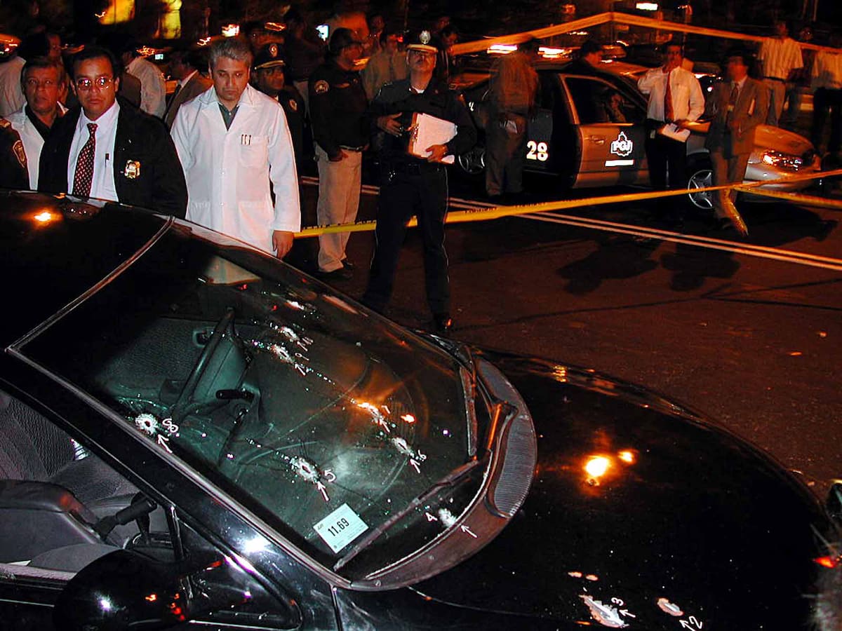 El auto de los guardaespaldas de Lili Tellez con los impactos de Balas