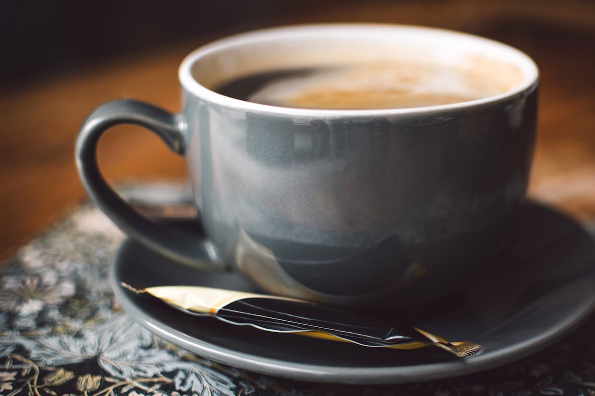 La primera taza sí importa: el café matutino mejora el ánimo por horas