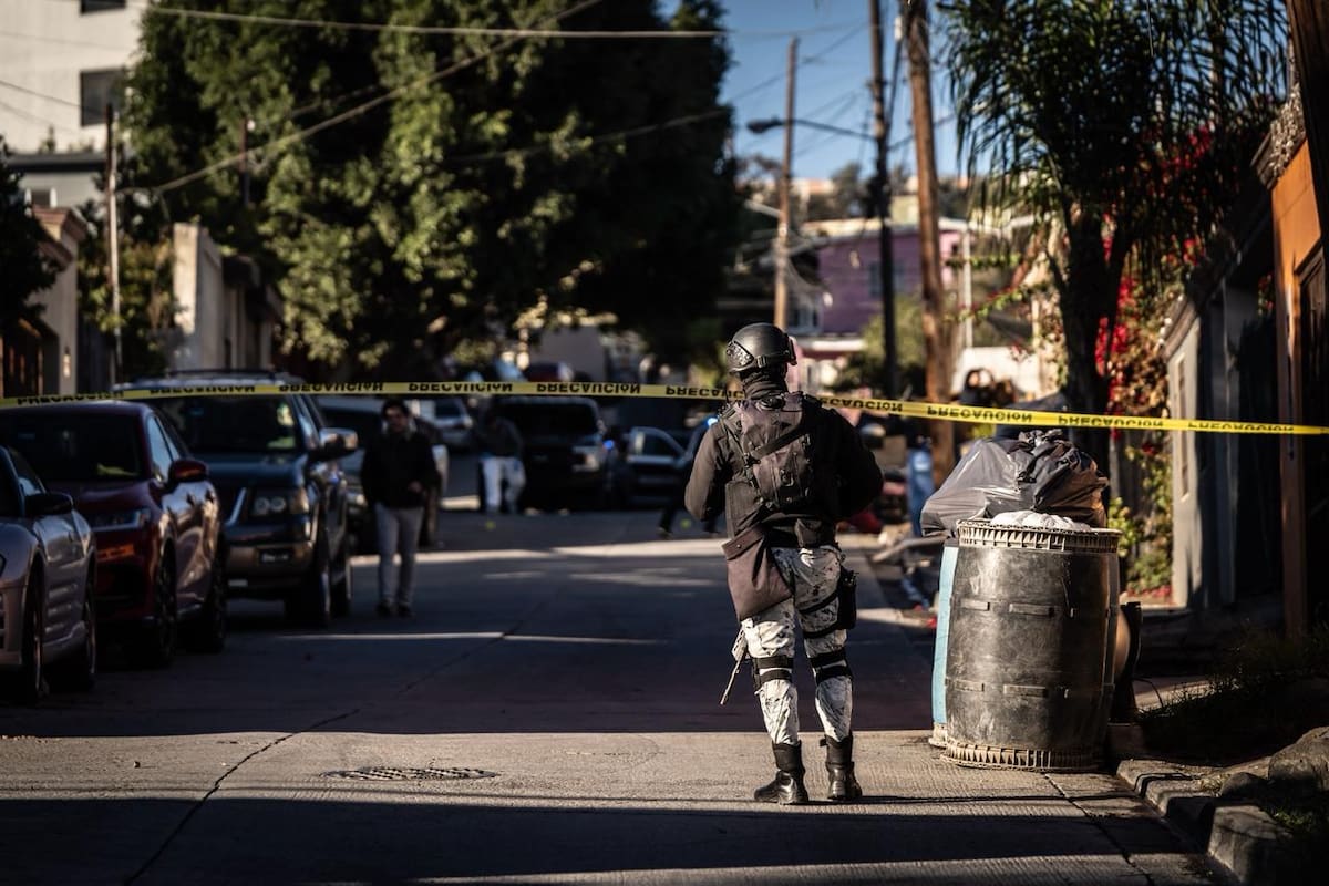 Localizan a un hombre con heridas de bala en un callejón