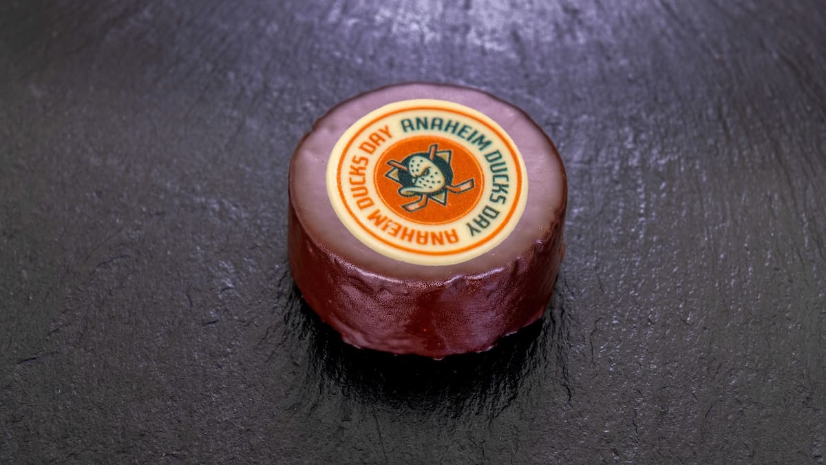 Anaheim Ducks celebrarán su día especial el 22 de febrero de 2026 en Disney California Adventure con experiencias exclusivas. Foto: Redes