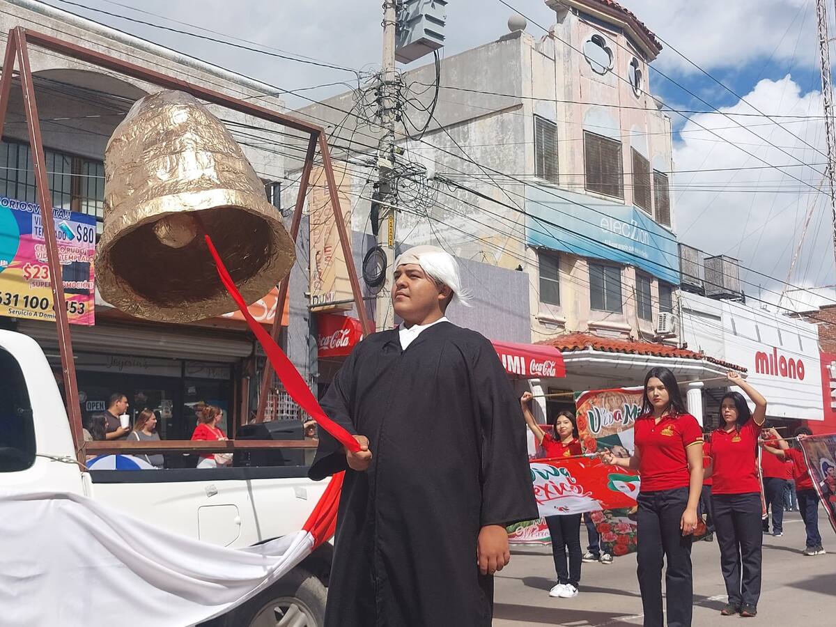 Realizan colorido desfile cívico militar en Nogales