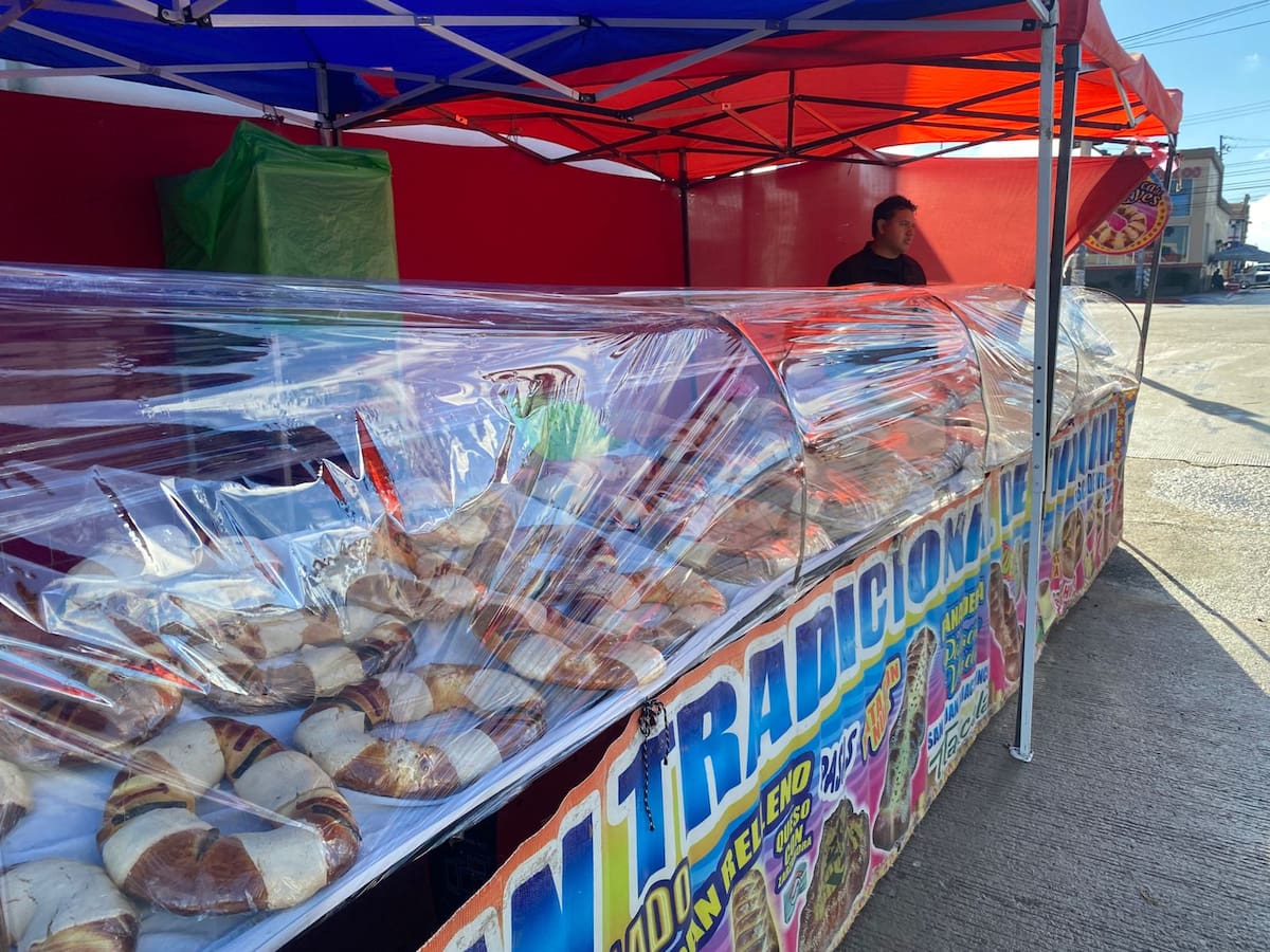Los precios van desde los 120 pesos, dependiendo del tamaño y relleno, con incrementos atribuidos al encarecimiento de insumos durante la temporada. Foto: Emmanuel Castañeda