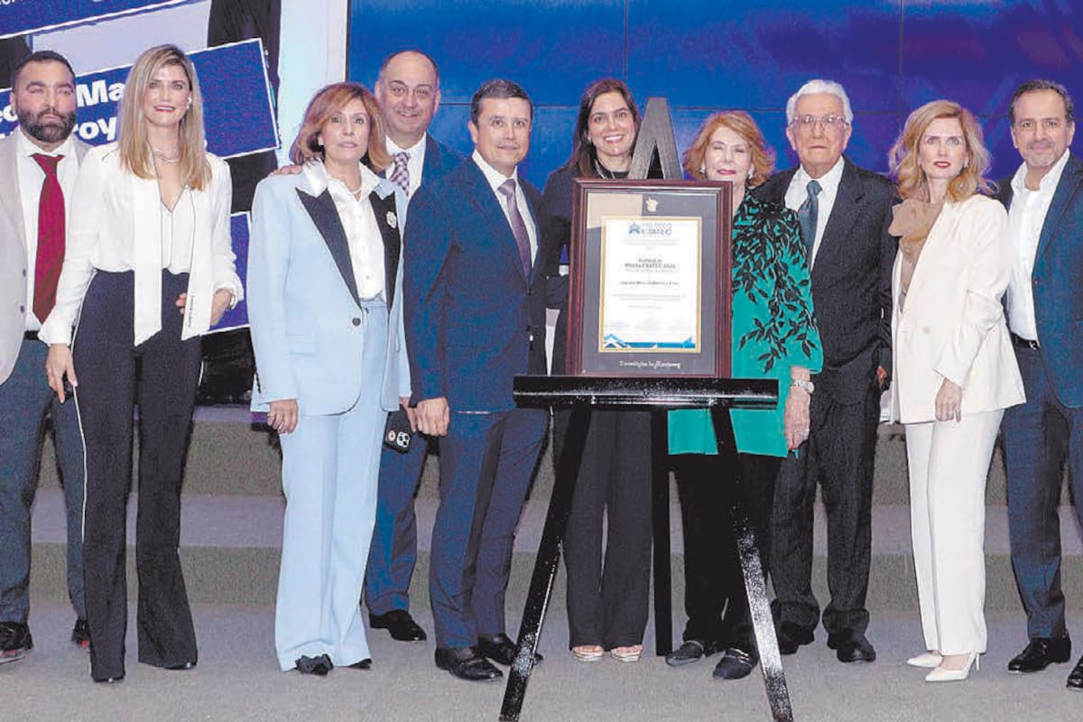 Galardonan a Héctor Monroy Elías con Premio al Mérito ExaTec 2025