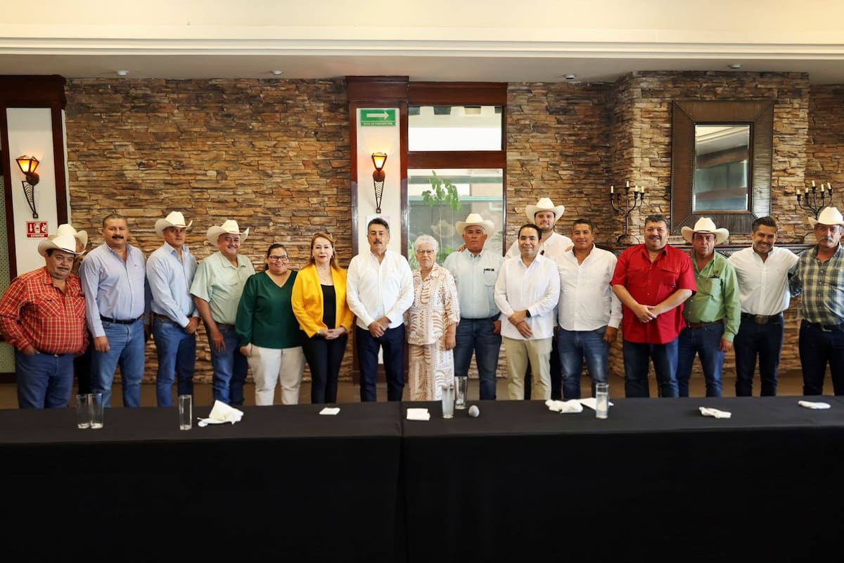 Javier Lamarque escucha a mujeres trabajadoras y presidentes municipales de la Sierra
