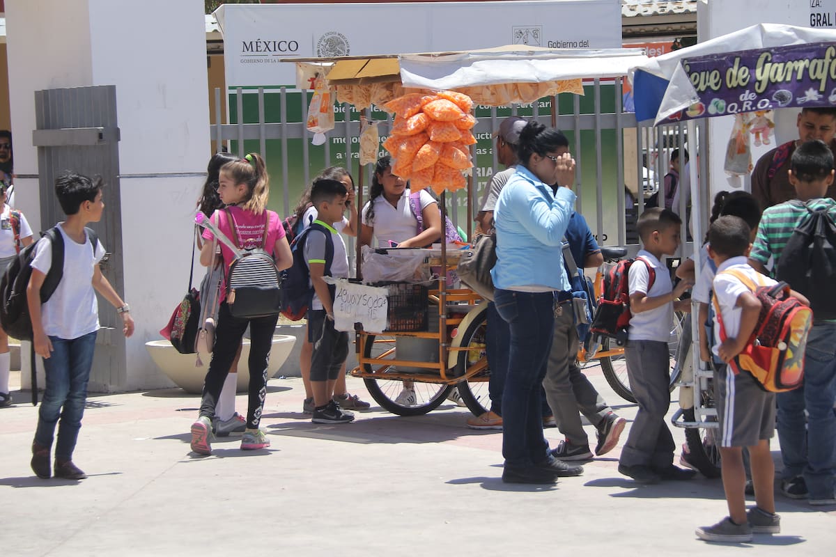 Retiran a vendedores de comida ‘chatarra’ en escuelas de Sonora para fomentar lonches saludables