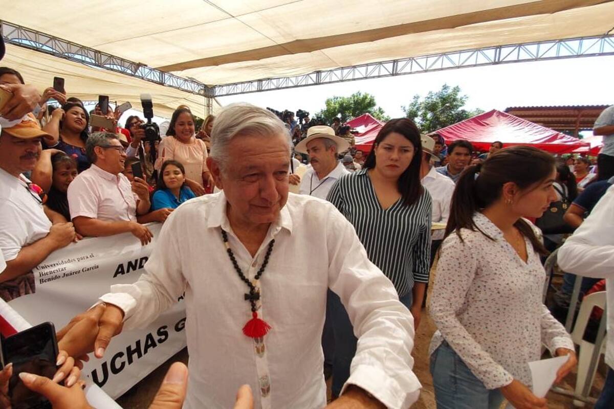 "La nueva política es en democracia; el pueblo manda": AMLO