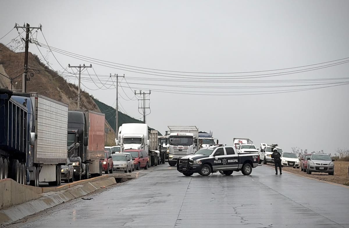 Los percances ocurrieron en una jornada en la que se prevén lluvias y fuertes vientos en Baja California por las condiciones meteorológicas asociadas a la tormenta tropical Rachel. Foto: Cortesía / Border Zoom