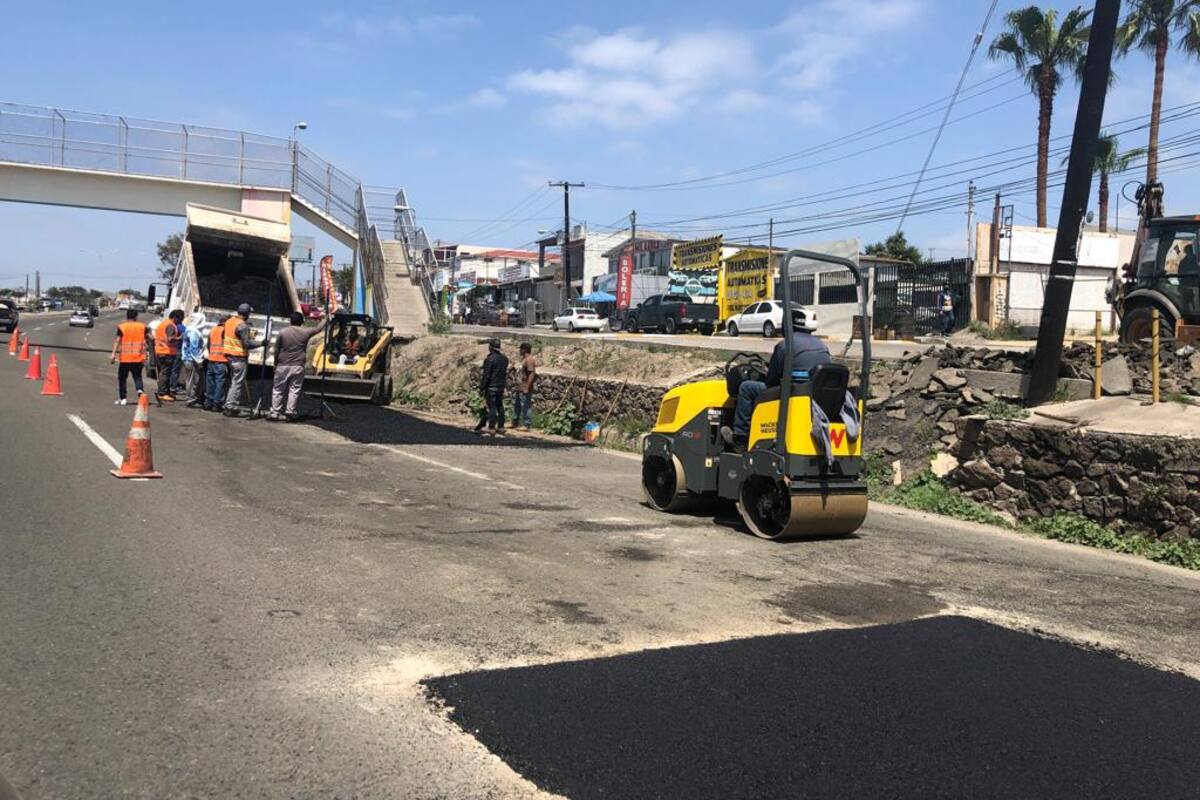 Causa tráfico programa de bacheo en puente Pemex y carretera libre en Rosarito