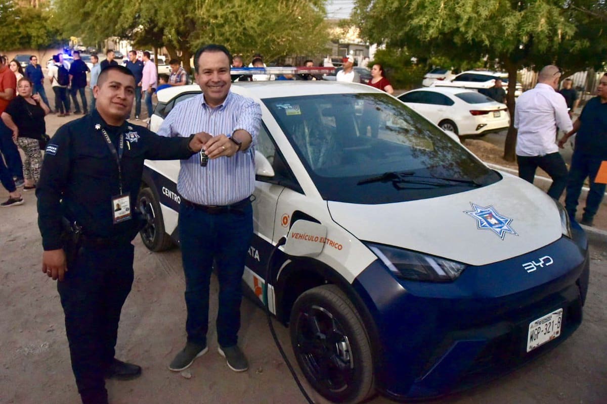 Entrega alcalde patrulla eléctrica a vecinos de la colonia Altares