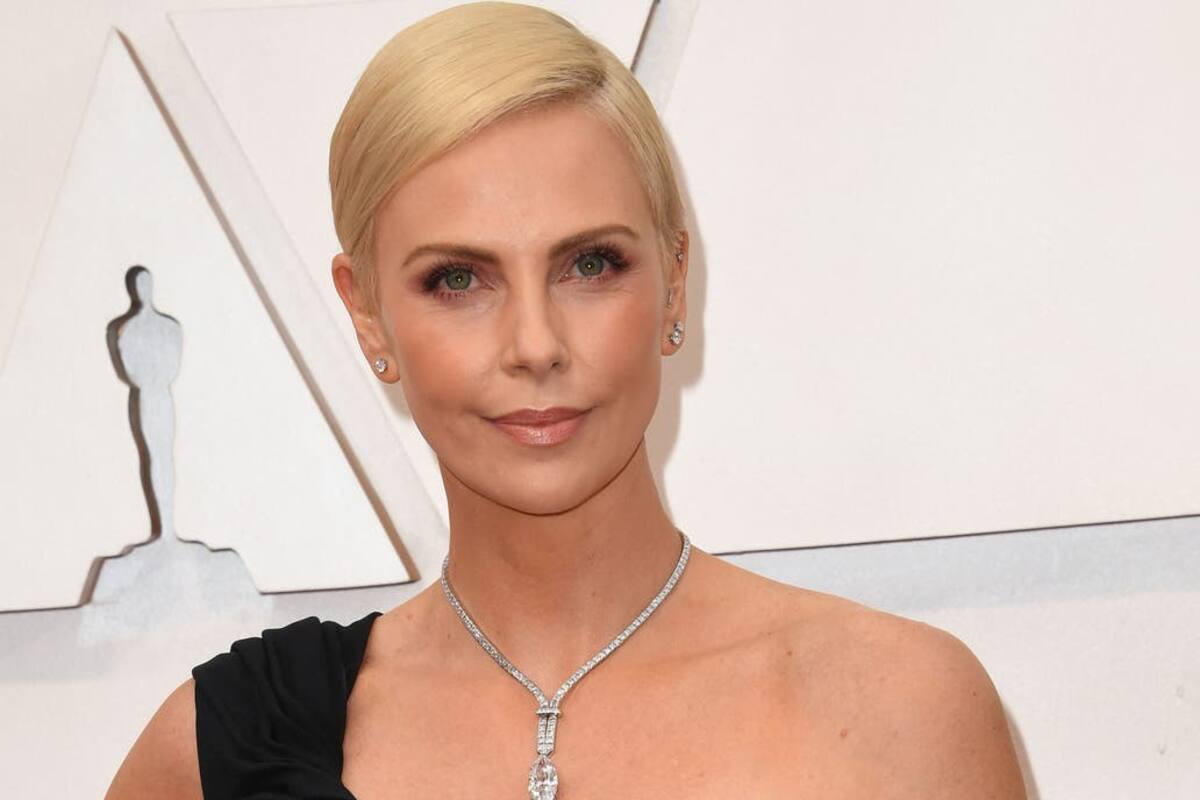 Charlize Theron comparte video de su rapado para Mad Max