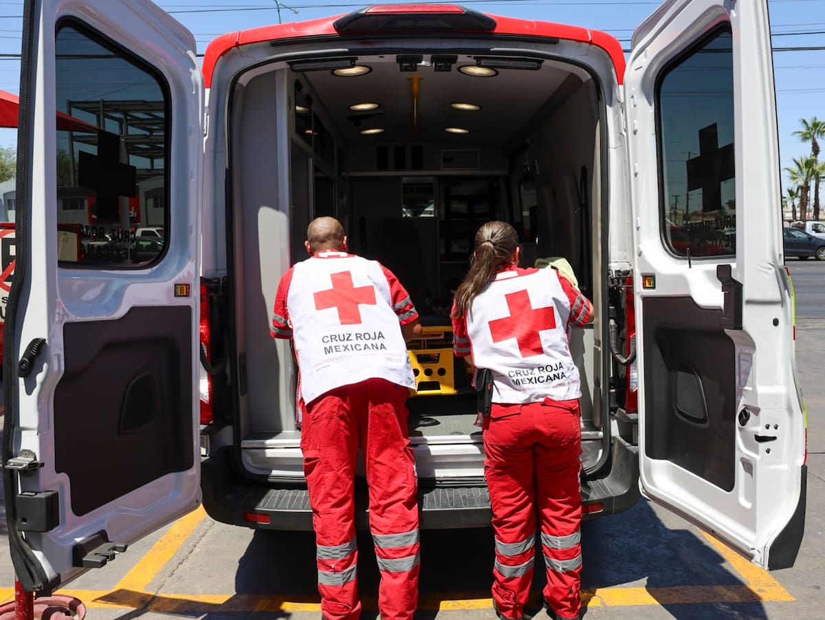 Uno de los principales retos de atender emergencias en Mexicali son las altas temperaturas, especialmente cuando se atienden accidentes en vía pública, donde el pavimento o el tráfico complica las labores.│Foto: Juan J. Morales