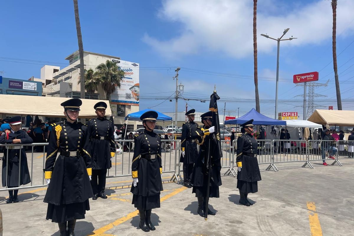 Realizan encuentro nacional de bandas de guerra en Rosarito