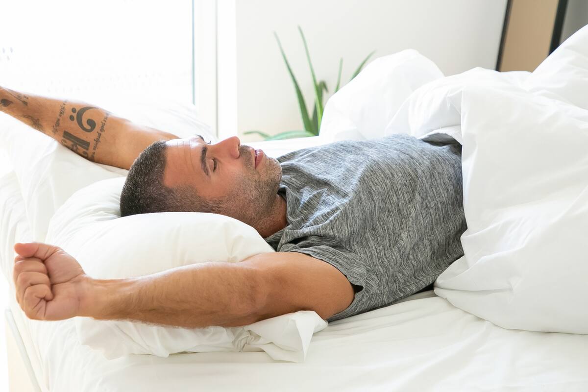 Consúltalo con la almohada: Tu salud mental podría mejorar por la mañana, sugiere un estudio
