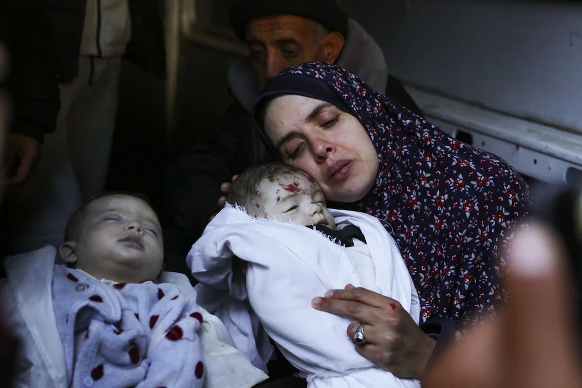 Después de 10 años de intentarlo, una mujer palestina tuvo gemelos y un ataque israelí los mató