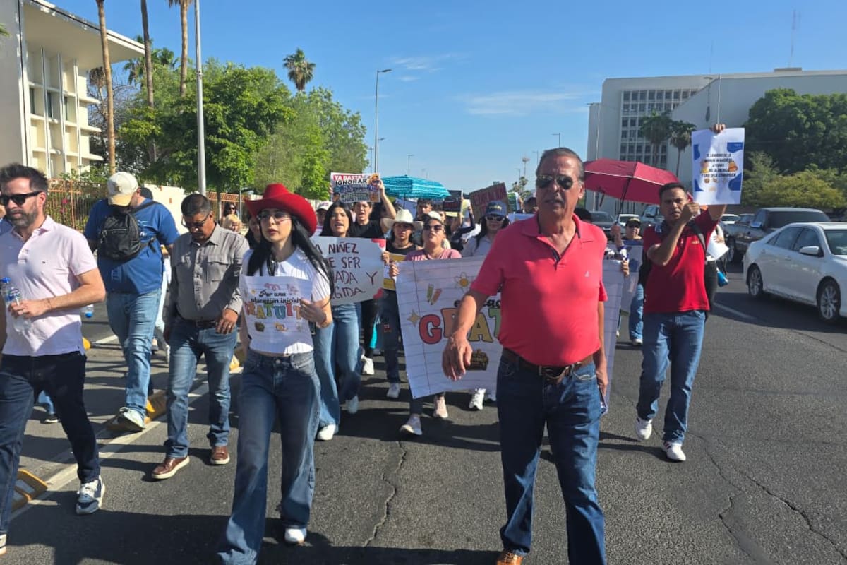 Lupita Villalobos encabeza marcha al Congreso de Sonora para exigir educación inicial gratuita