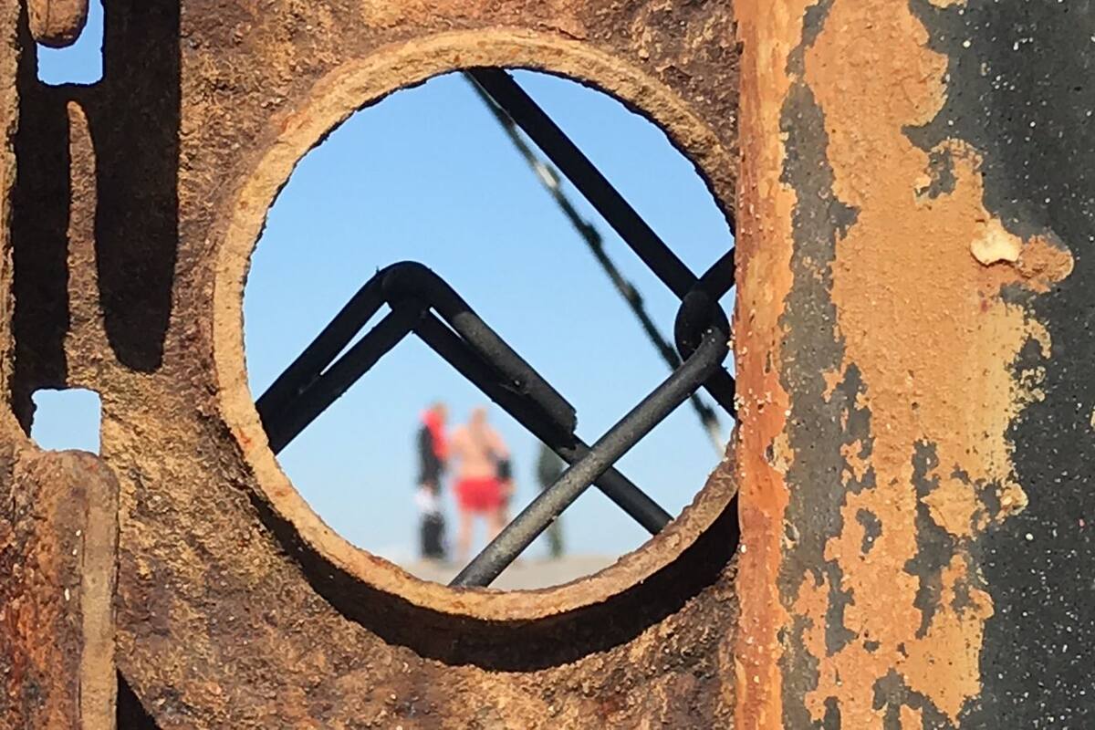 Migrante cruza a Estados Unidos nadando por playas de Tijuana