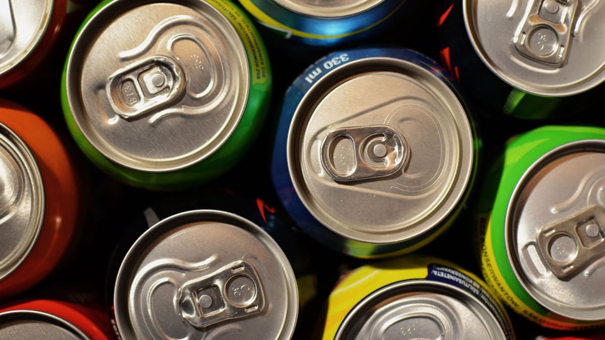 Además de reciclarlas, las latas de refresco o cerveza pueden tener una segunda vida útil | Foto: Especial