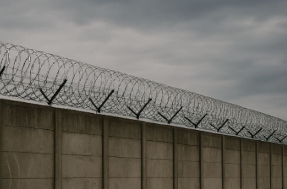 Tras restablecer el orden, se activaron alertas en distintas entidades federativas para coordinar la búsqueda de los evadidos, quienes podrían intentar salir del estado.