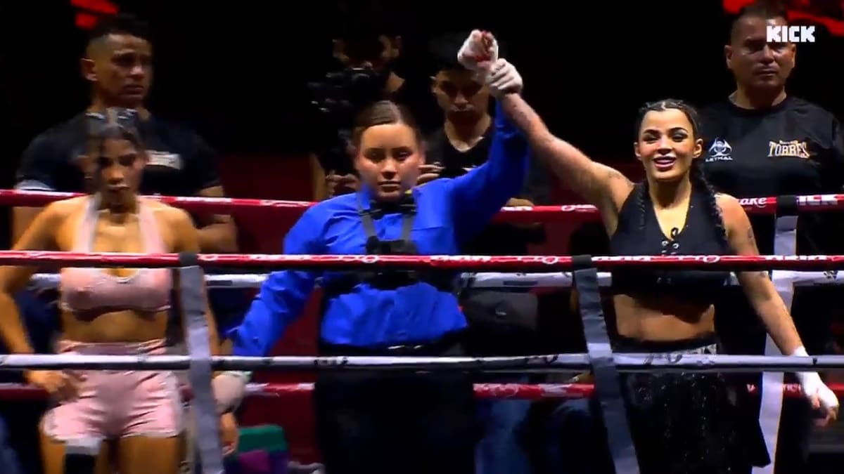 Karely Ruiz ganó por nocaut técnico. (Foto: Captura de pantalla)