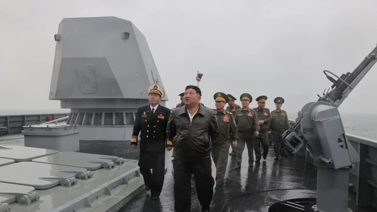 Corea del Norte revela una nueva planta de combustible para armas nucleares y Kim Jong Un anuncia un plan para ampliar su arsenal ante lo que considera amenazas militares de Estados Unidos y Corea del Sur