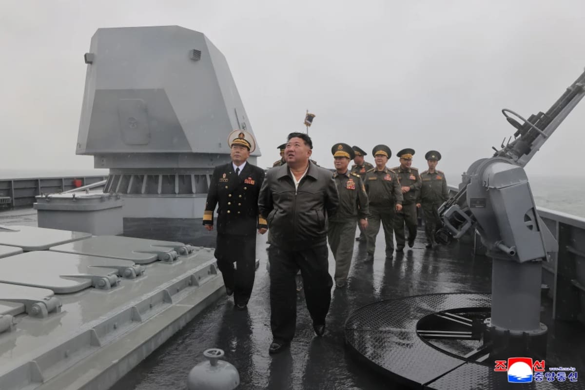 Corea del Norte revela una nueva planta de combustible para armas nucleares y Kim Jong Un anuncia un plan para ampliar su arsenal ante lo que considera amenazas militares de Estados Unidos y Corea del Sur