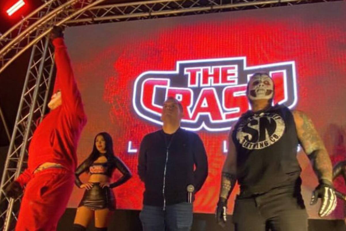 Luchadores y director de la AAA aparecen en función de The Crash