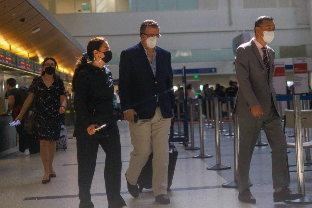 Marcelo Ebrard rumbo a Corea para negociar libre comercio