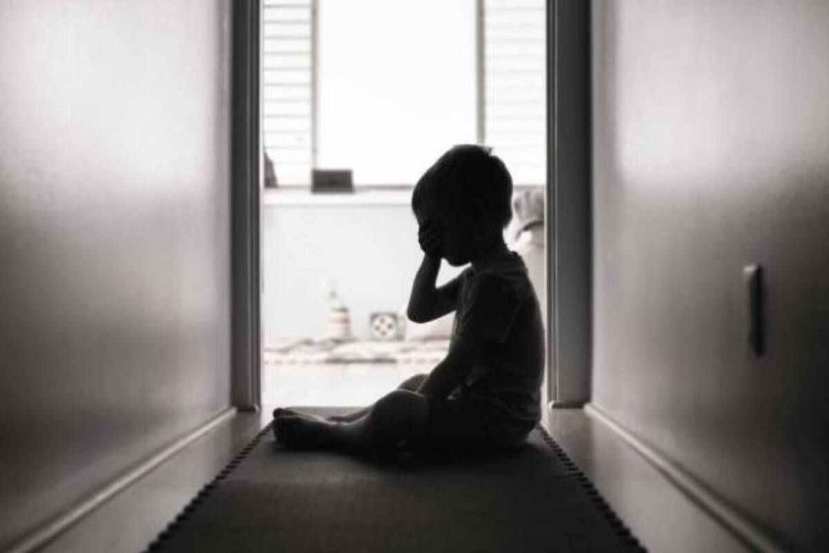 Empleadas de escuela de Texas son acusadas de encerrar a niño discapacitado hasta que "se comió sus propias heces"